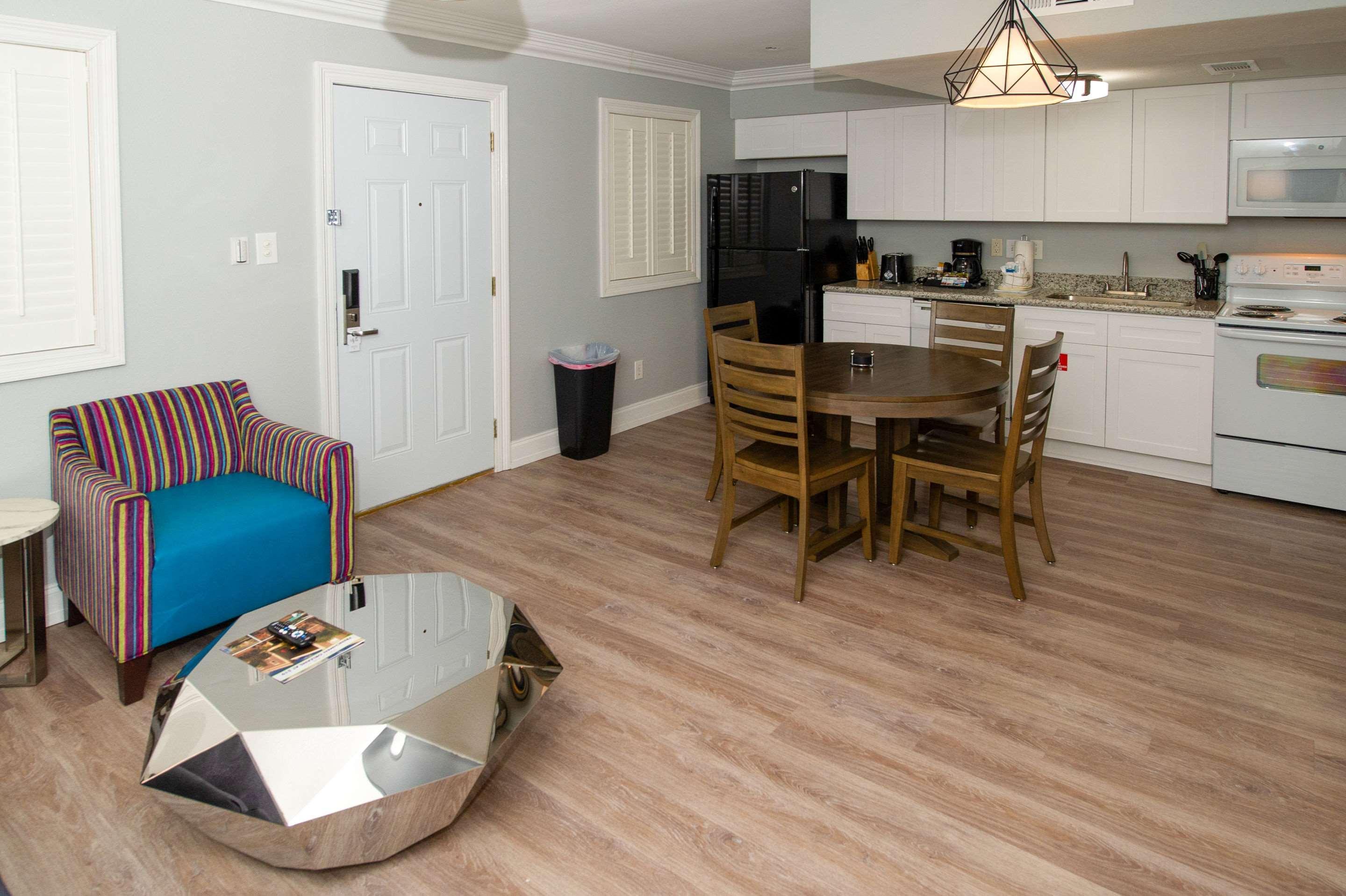 Frenchmen Orleans At 519, Ascend Collection